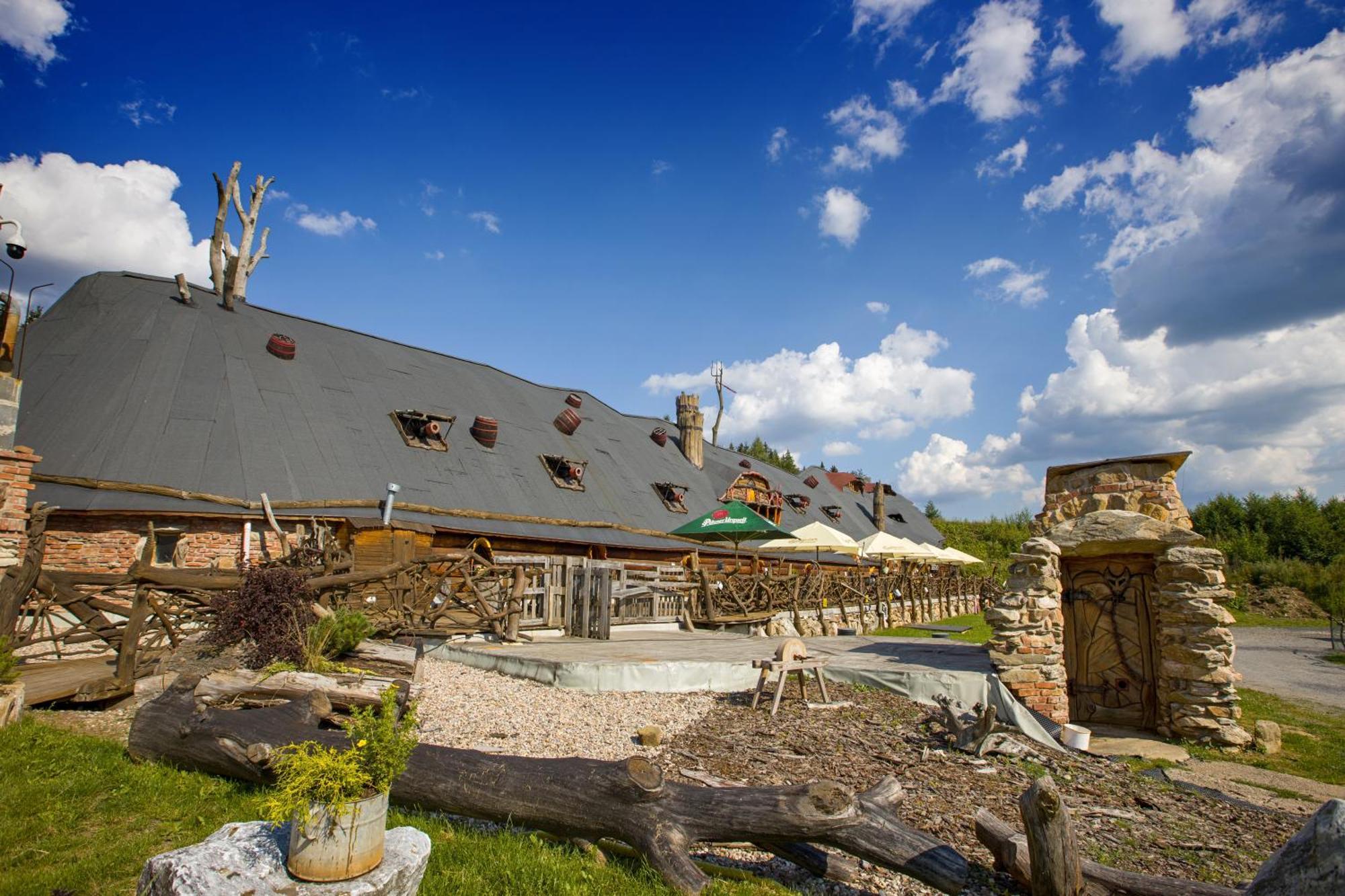 Hotel Kocourkov Hlinsko Exterior foto